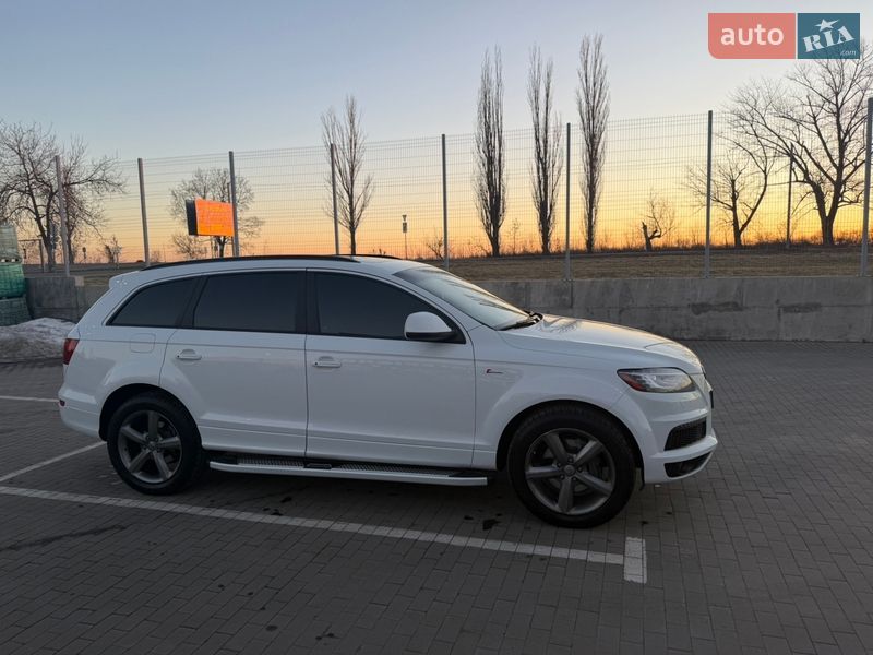 Внедорожник / Кроссовер Audi Q7 2015 в Первомайске
