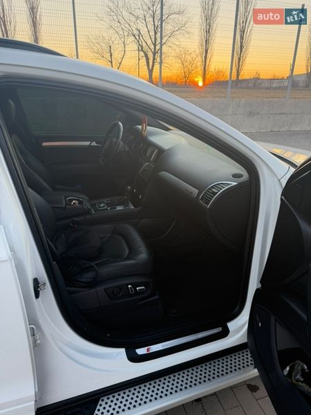Внедорожник / Кроссовер Audi Q7 2015 в Первомайске