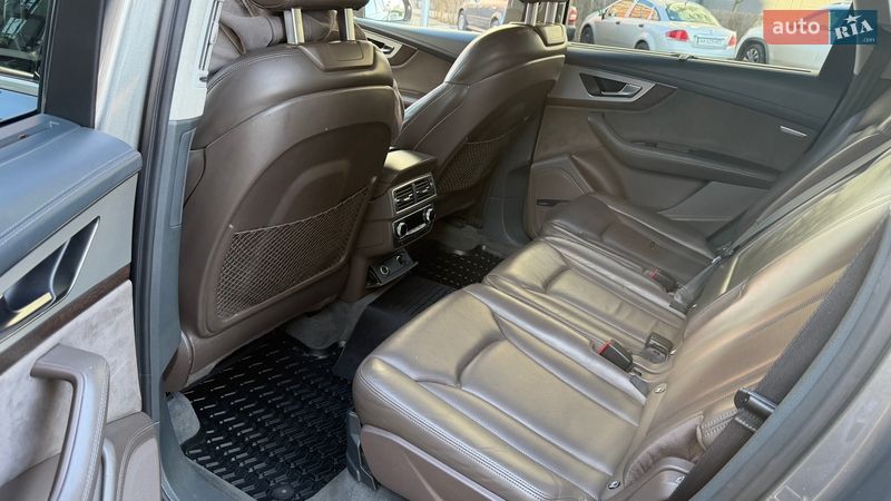 Позашляховик / Кросовер Audi Q7 2016 в Києві