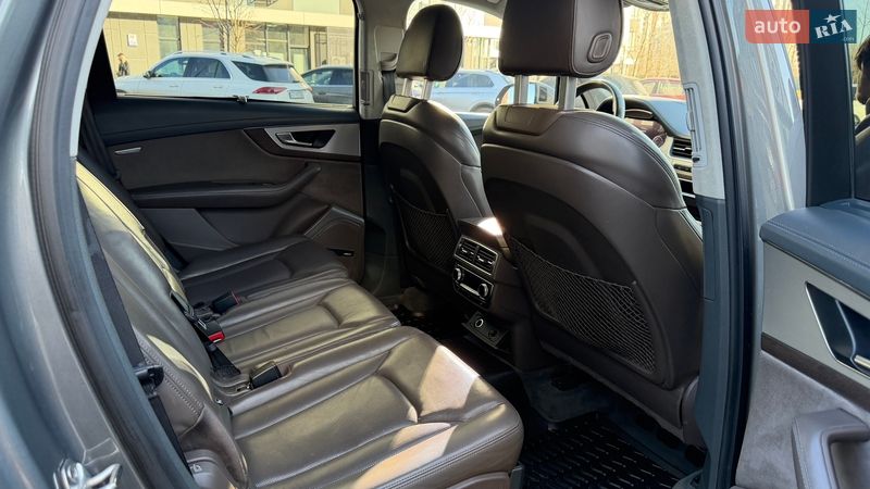 Позашляховик / Кросовер Audi Q7 2016 в Києві