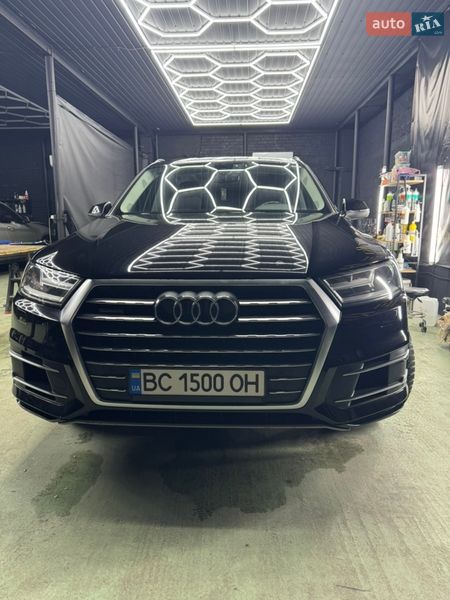 Позашляховик / Кросовер Audi Q7 2018 в Новояворівську