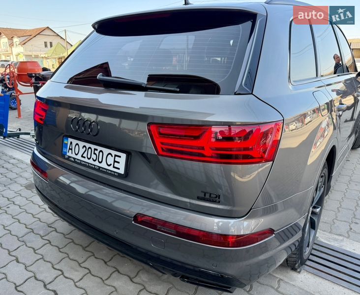 Позашляховик / Кросовер Audi Q7 2015 в Виноградові