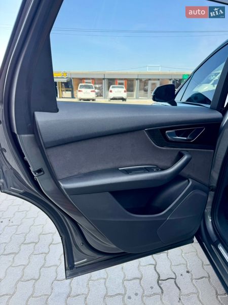 Позашляховик / Кросовер Audi Q7 2015 в Виноградові