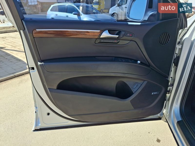 Внедорожник / Кроссовер Audi Q7 2013 в Тернополе