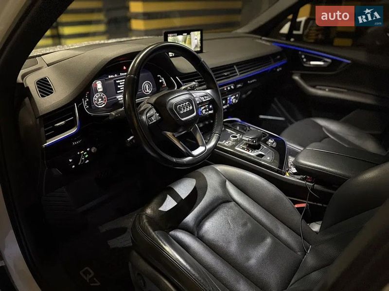 Позашляховик / Кросовер Audi Q7 2015 в Львові