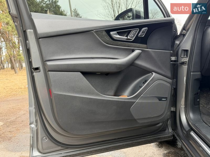 Позашляховик / Кросовер Audi Q7 2016 в Охтирці