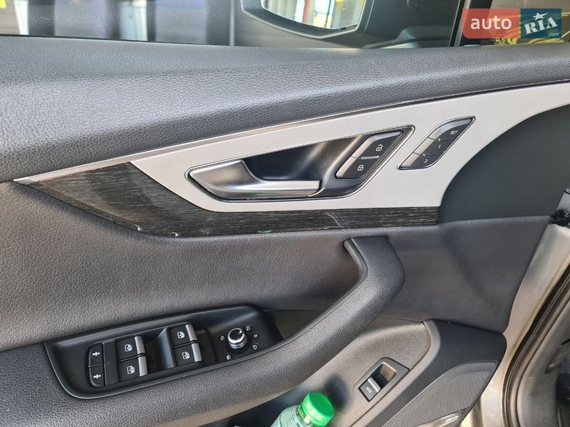 Позашляховик / Кросовер Audi Q7 2017 в Дніпрі