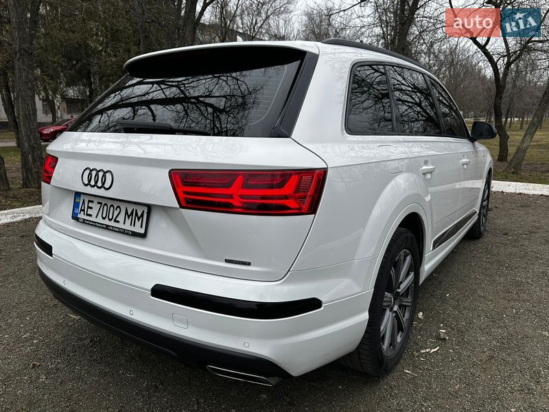 Позашляховик / Кросовер Audi Q7 2017 в Дніпрі