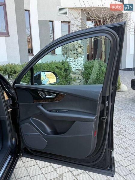 Позашляховик / Кросовер Audi Q7 2018 в Стрию