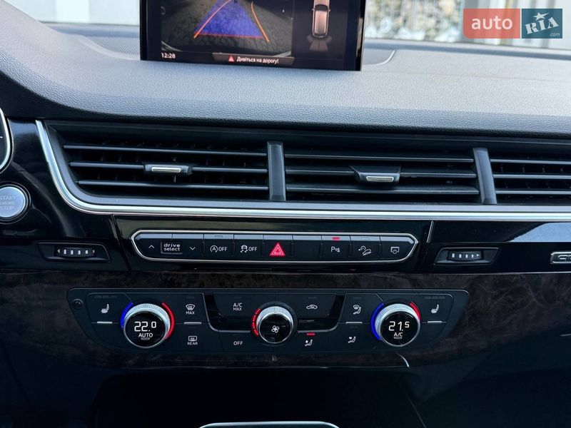 Позашляховик / Кросовер Audi Q7 2018 в Стрию