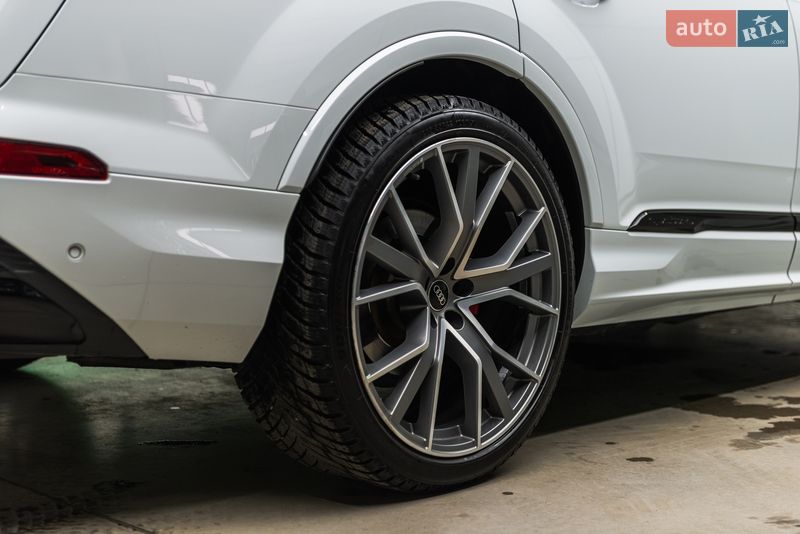 Позашляховик / Кросовер Audi Q7 2021 в Мукачевому