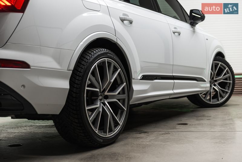 Позашляховик / Кросовер Audi Q7 2021 в Мукачевому