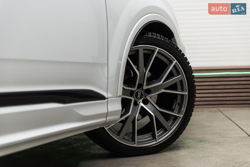 Позашляховик / Кросовер Audi Q7 2021 в Мукачевому
