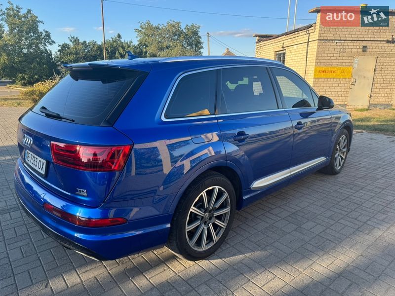 Позашляховик / Кросовер Audi Q7 2016 в Синельниковому