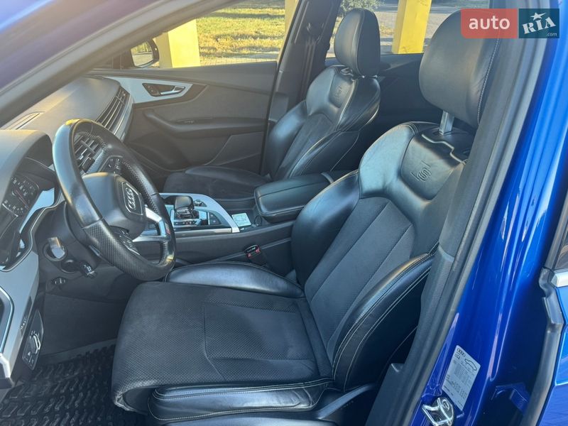 Позашляховик / Кросовер Audi Q7 2016 в Синельниковому