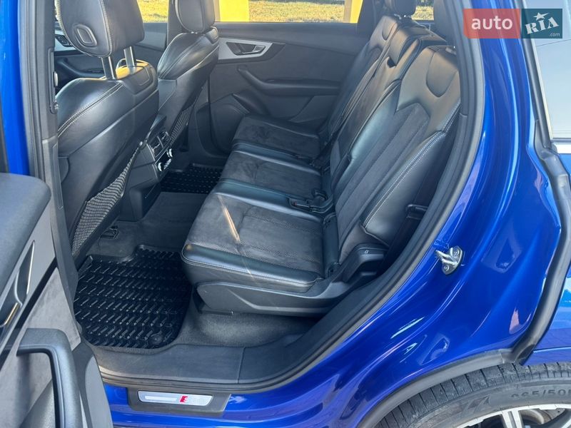 Позашляховик / Кросовер Audi Q7 2016 в Синельниковому