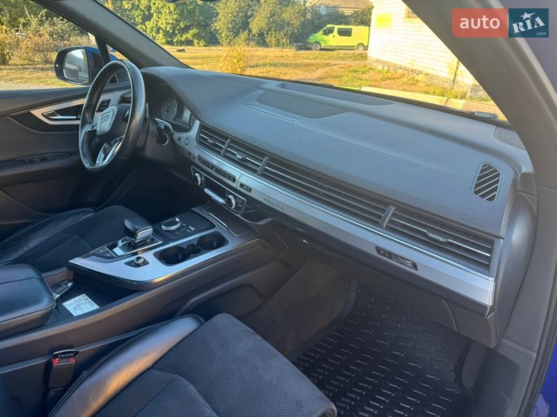 Позашляховик / Кросовер Audi Q7 2016 в Синельниковому