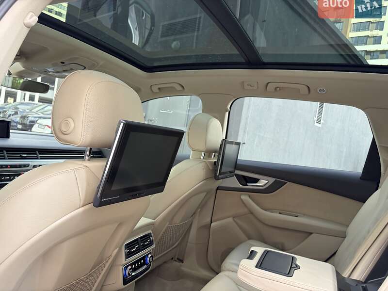 Внедорожник / Кроссовер Audi Q7 2016 в Киеве