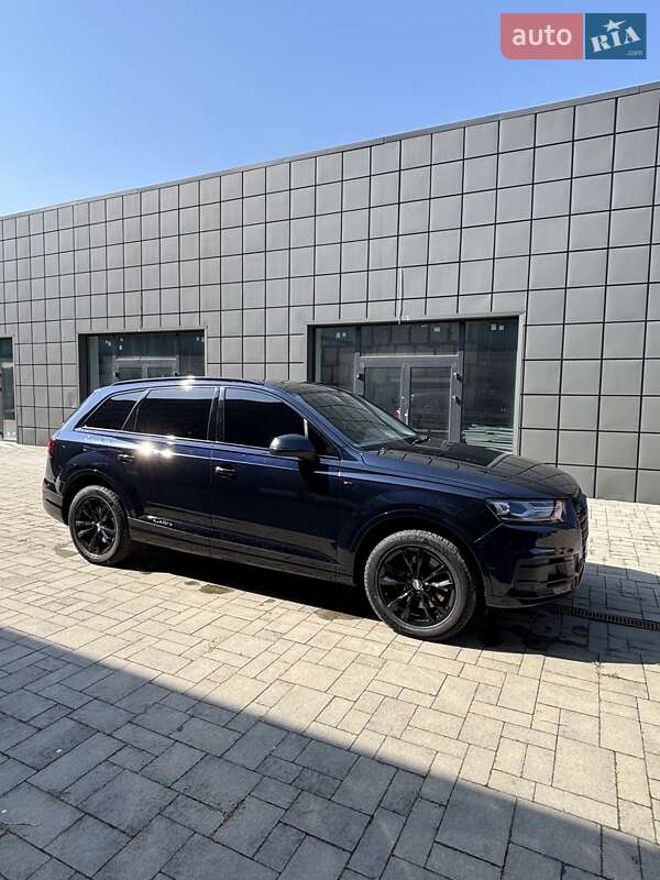 Внедорожник / Кроссовер Audi Q7 2017 в Тячеве