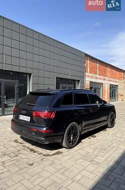 Внедорожник / Кроссовер Audi Q7 2017 в Тячеве