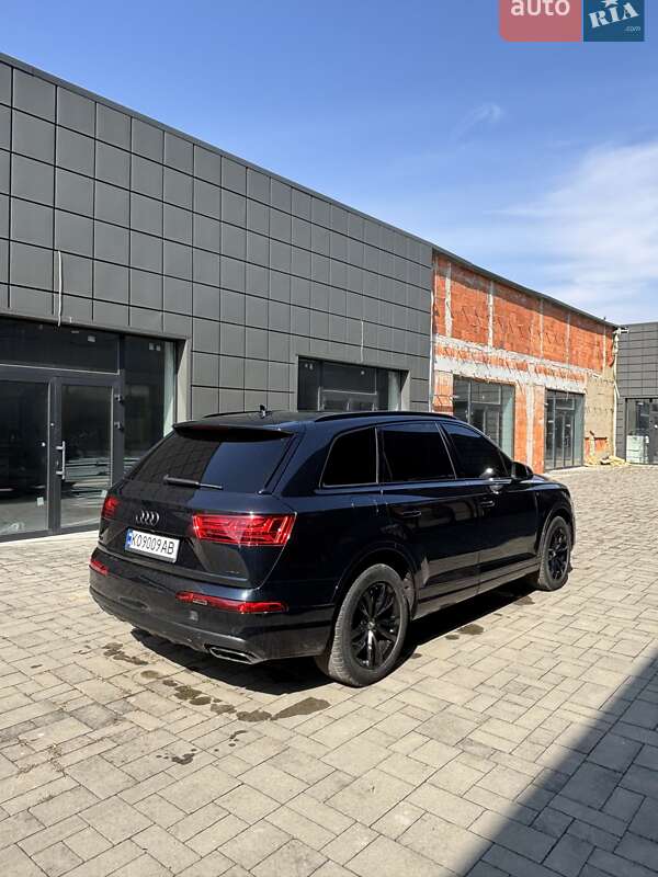 Внедорожник / Кроссовер Audi Q7 2017 в Тячеве
