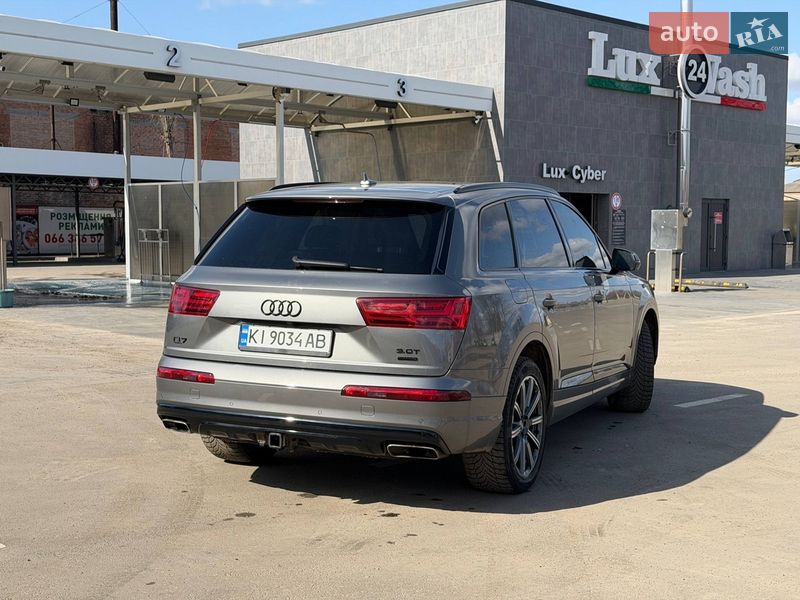 Позашляховик / Кросовер Audi Q7 2016 в Лубнах