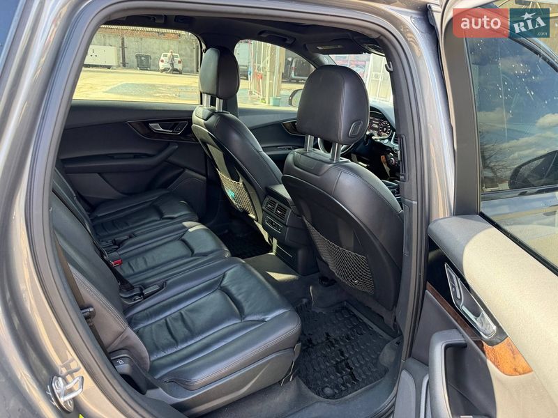 Позашляховик / Кросовер Audi Q7 2016 в Лубнах