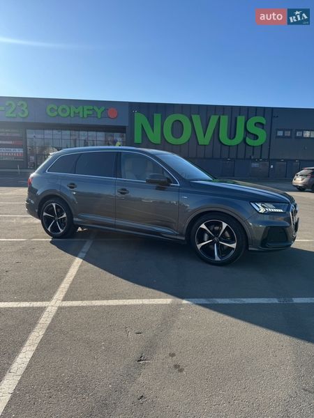 Внедорожник / Кроссовер Audi Q7 2021 в Киеве