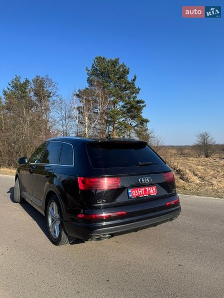 Позашляховик / Кросовер Audi Q7 2017 в Рівному