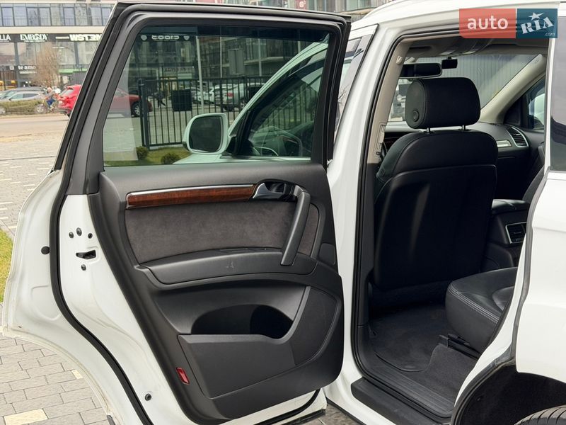 Внедорожник / Кроссовер Audi Q7 2011 в Ужгороде