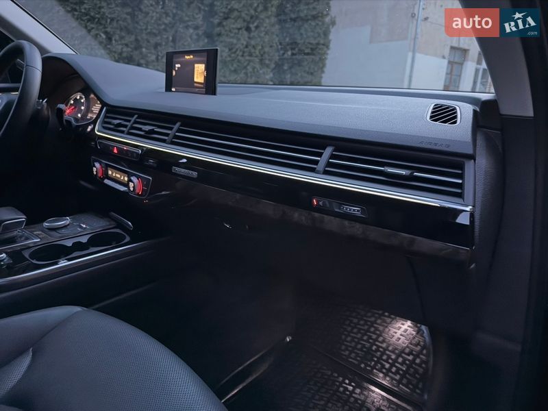 Внедорожник / Кроссовер Audi Q7 2016 в Хмельницком