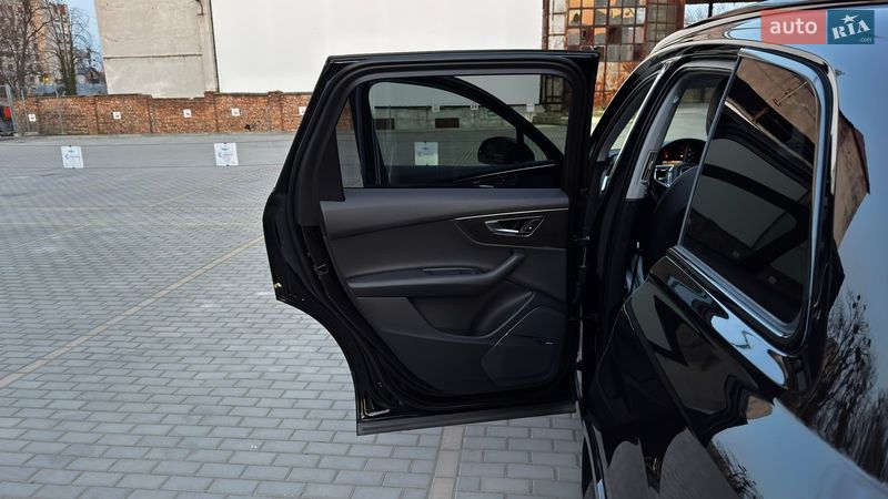 Позашляховик / Кросовер Audi Q7 2019 в Львові