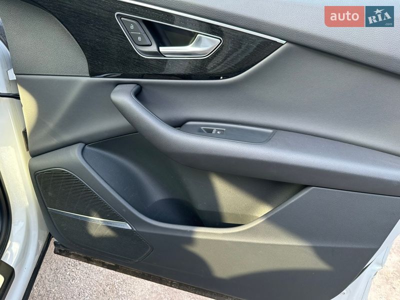 Позашляховик / Кросовер Audi Q7 2021 в Києві