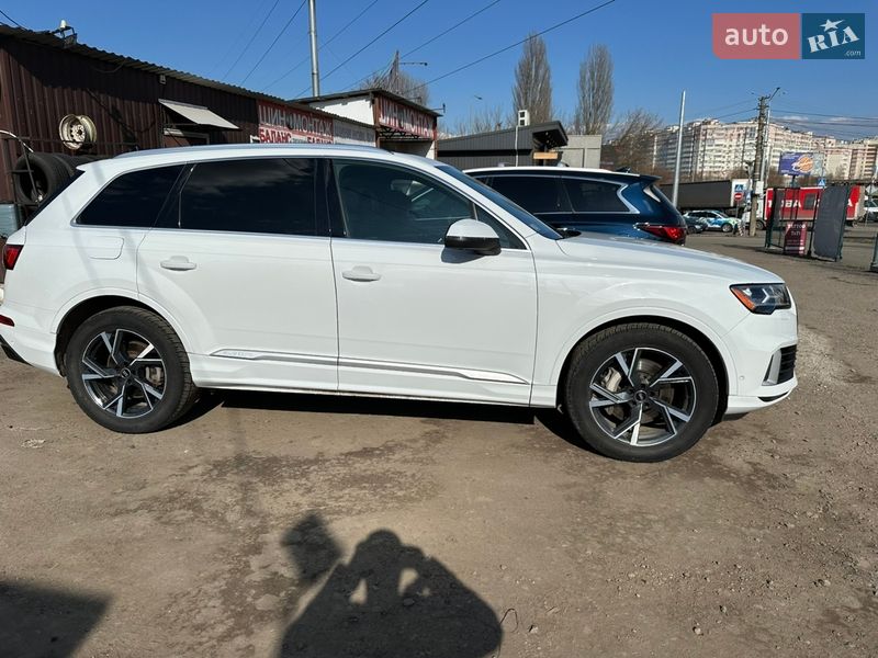 Позашляховик / Кросовер Audi Q7 2021 в Києві