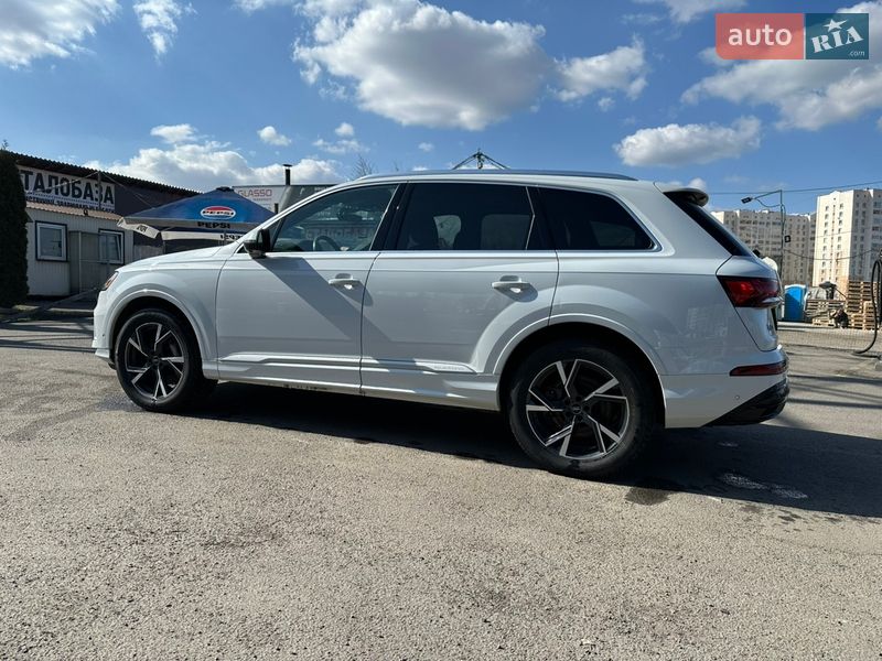Позашляховик / Кросовер Audi Q7 2021 в Києві