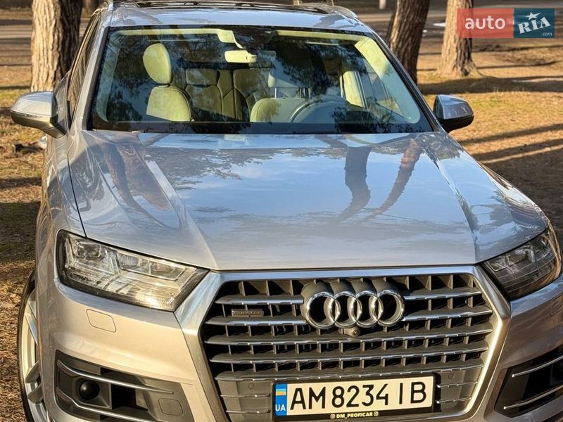 Внедорожник / Кроссовер Audi Q7 2015 в Киеве