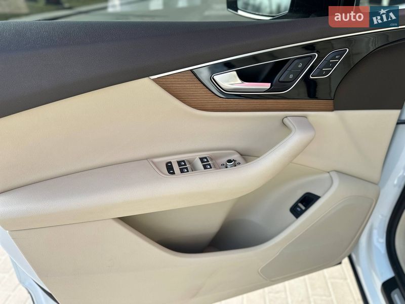Внедорожник / Кроссовер Audi Q7 2016 в Киеве