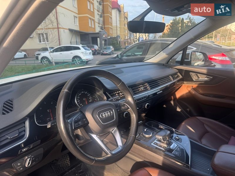 Позашляховик / Кросовер Audi Q7 2017 в Мукачевому