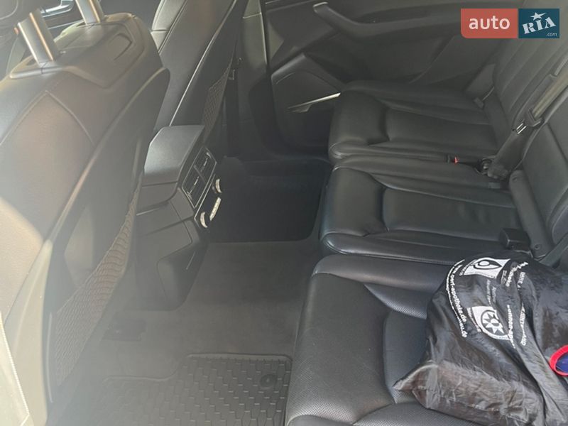 Внедорожник / Кроссовер Audi Q7 2016 в Хусте