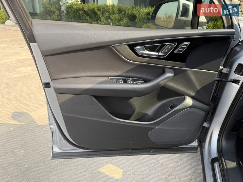 Внедорожник / Кроссовер Audi Q7 2017 в Стрые