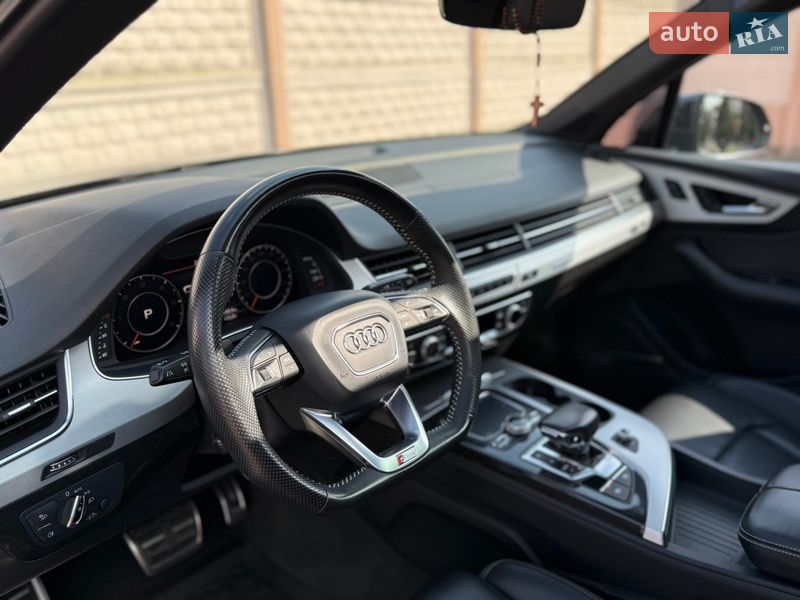 Внедорожник / Кроссовер Audi Q7 2016 в Стрые