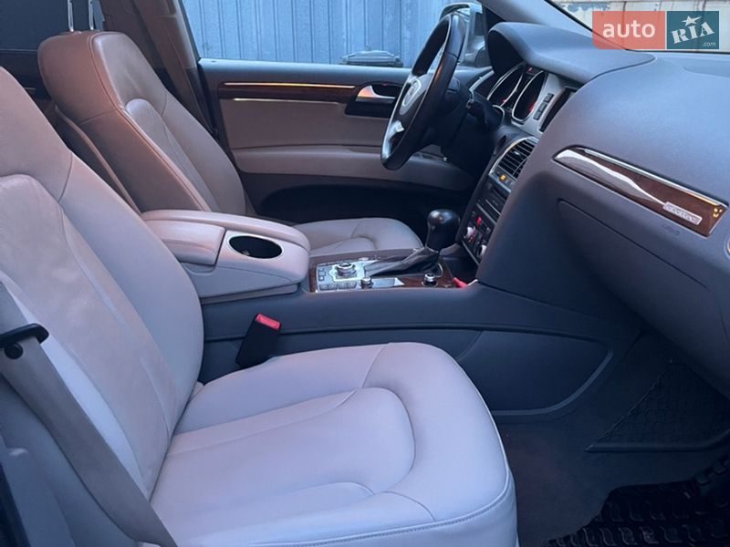 Позашляховик / Кросовер Audi Q7 2015 в Ужгороді