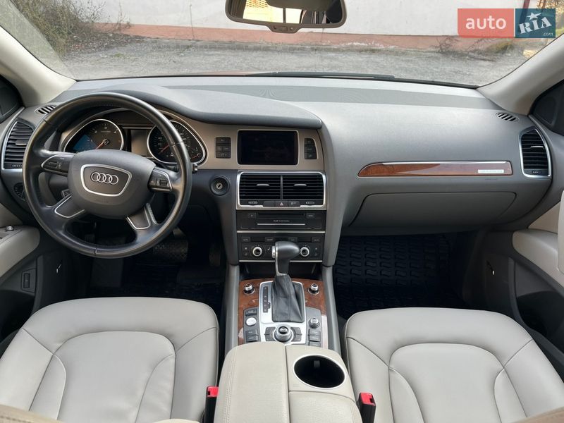Позашляховик / Кросовер Audi Q7 2015 в Ужгороді