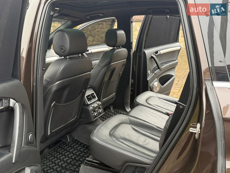 Позашляховик / Кросовер Audi Q7 2010 в Рівному