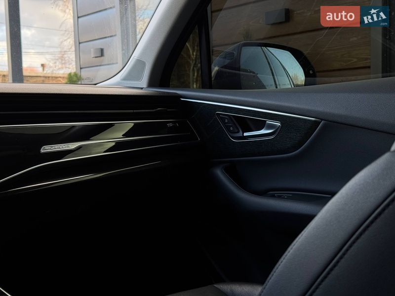 Позашляховик / Кросовер Audi Q7 2019 в Рівному