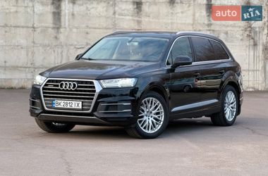 Внедорожник / Кроссовер Audi Q7 2015 в Ровно
