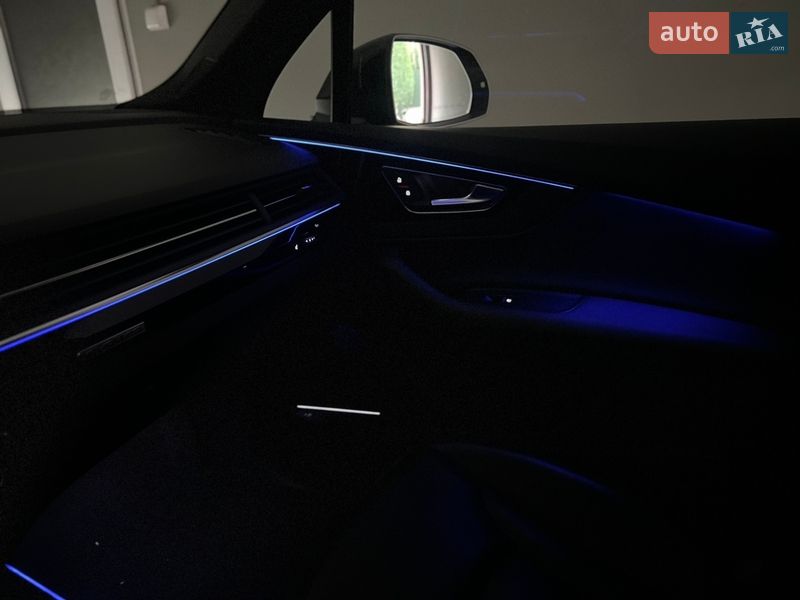 Позашляховик / Кросовер Audi Q7 2017 в Мукачевому