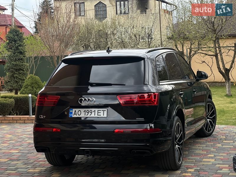 Позашляховик / Кросовер Audi Q7 2017 в Мукачевому