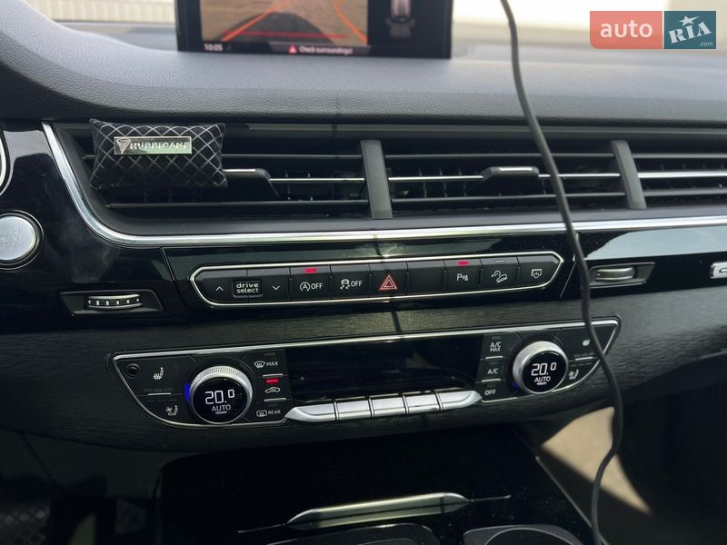 Позашляховик / Кросовер Audi Q7 2017 в Мукачевому