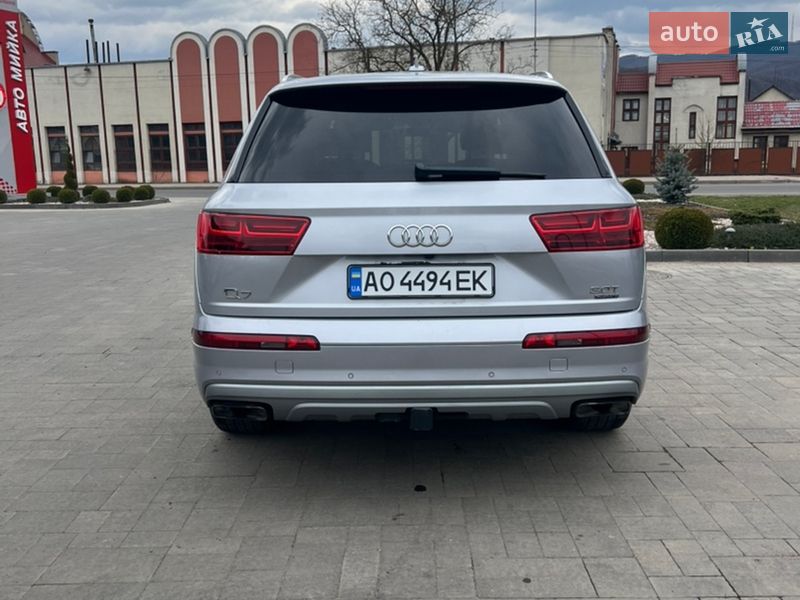 Внедорожник / Кроссовер Audi Q7 2016 в Хусте